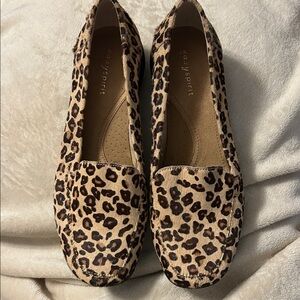 Easy spirit loafers size 8.5 in like new condition.